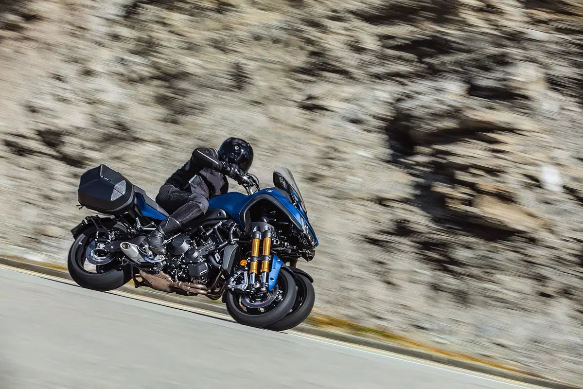 EICMA 2018: Yamaha Niken GT, foto e dati (2)