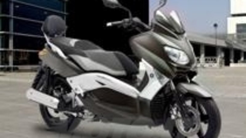 Nuovi Yamaha X-MAX 250 Sport e X-MAX 125/250 ABS
