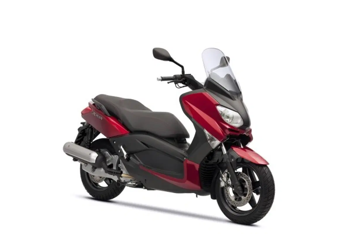 Nuovi Yamaha X-MAX 250 Sport e X-MAX 125/250 ABS