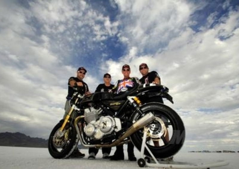 La nuova Norton svetta a Bonneville Salt Flats