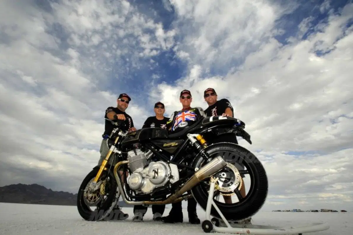 La nuova Norton svetta a Bonneville Salt Flats