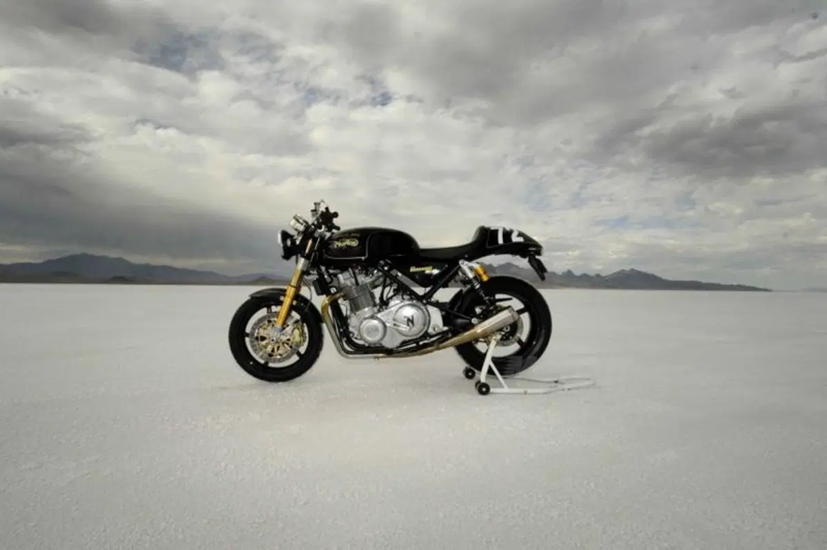 La nuova Norton svetta a Bonneville Salt Flats (2)
