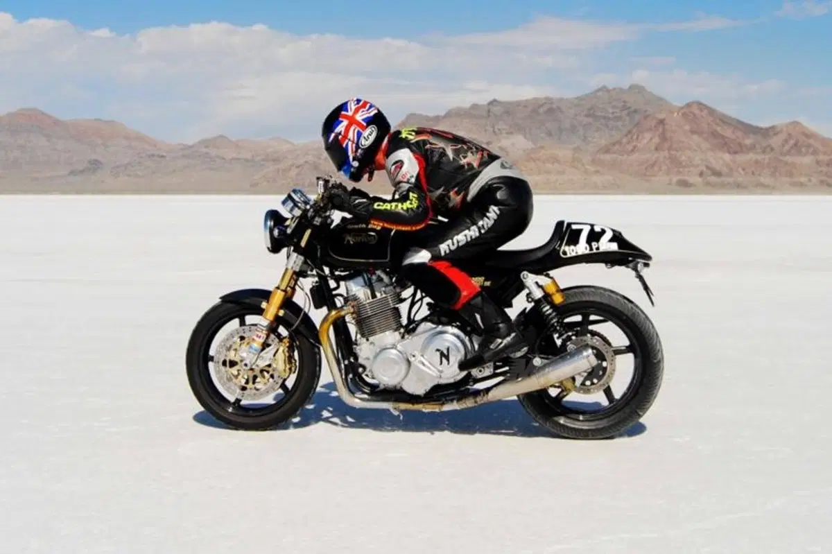 La nuova Norton svetta a Bonneville Salt Flats (4)