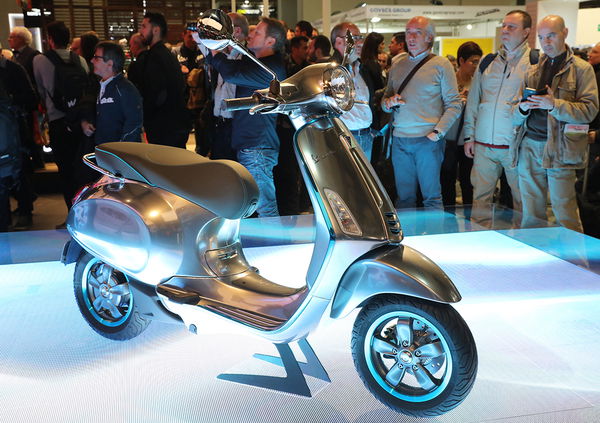 Vespa Elettrica, partono con EICMA le vendite