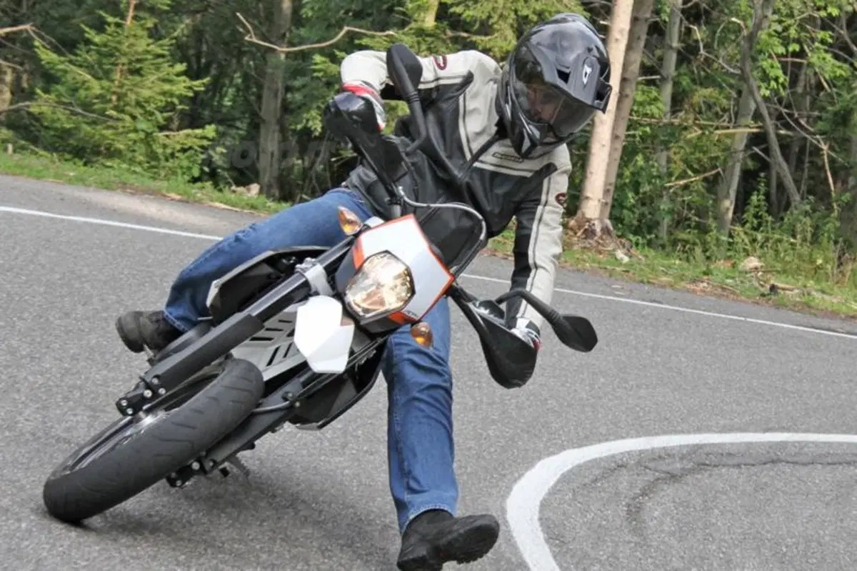 KTM 690 SMC   (3)