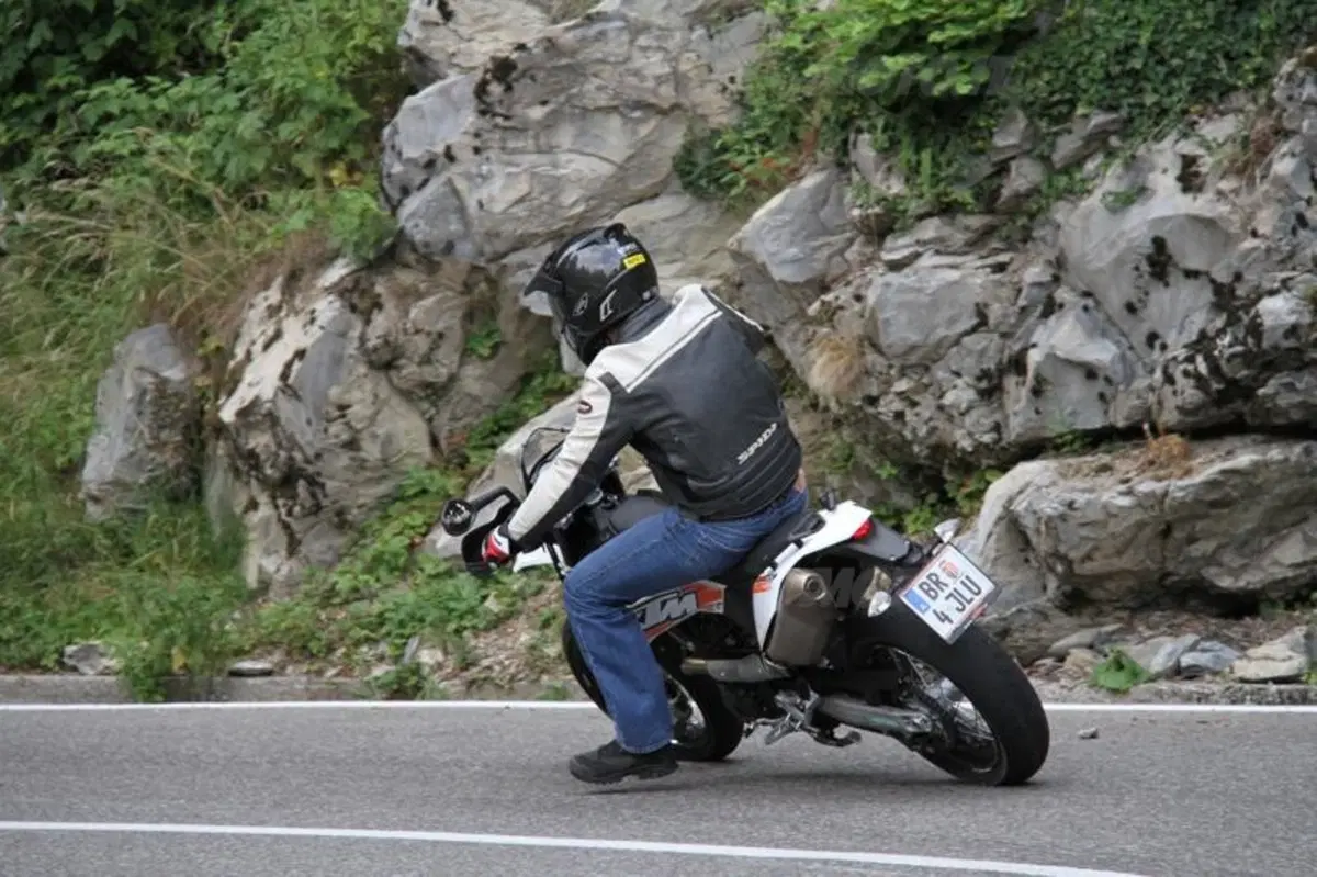 KTM 690 SMC   (4)
