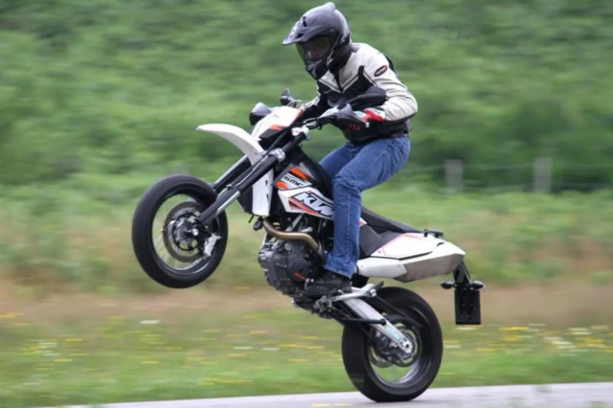 KTM 690 SMC   (6)