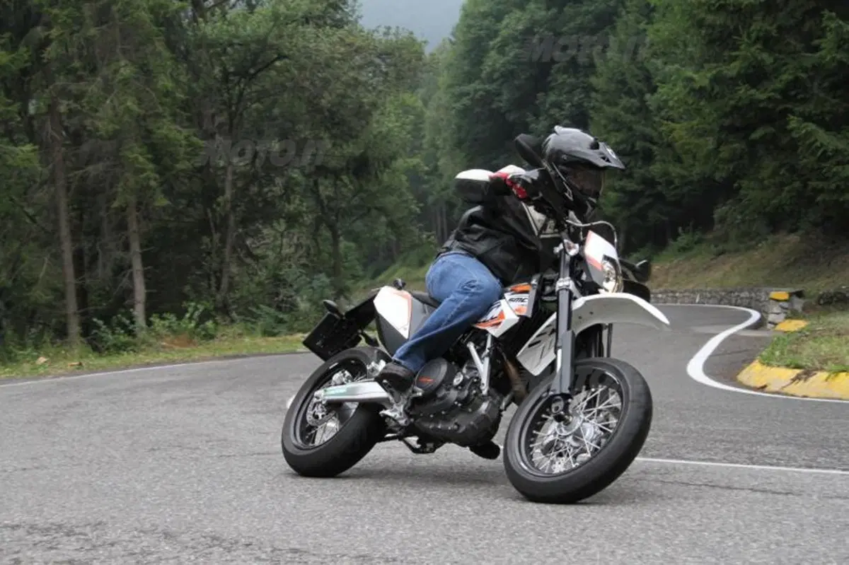 KTM 690 SMC   (7)