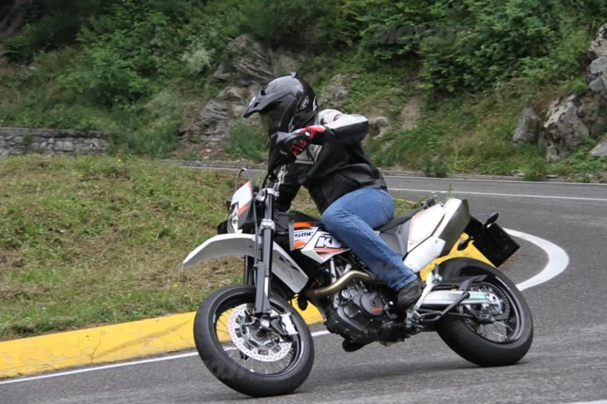 KTM 690 SMC   (8)