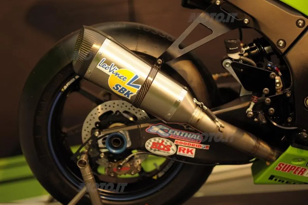 Presentata la nuova Kawasaki ZX-10R 2011  (6)