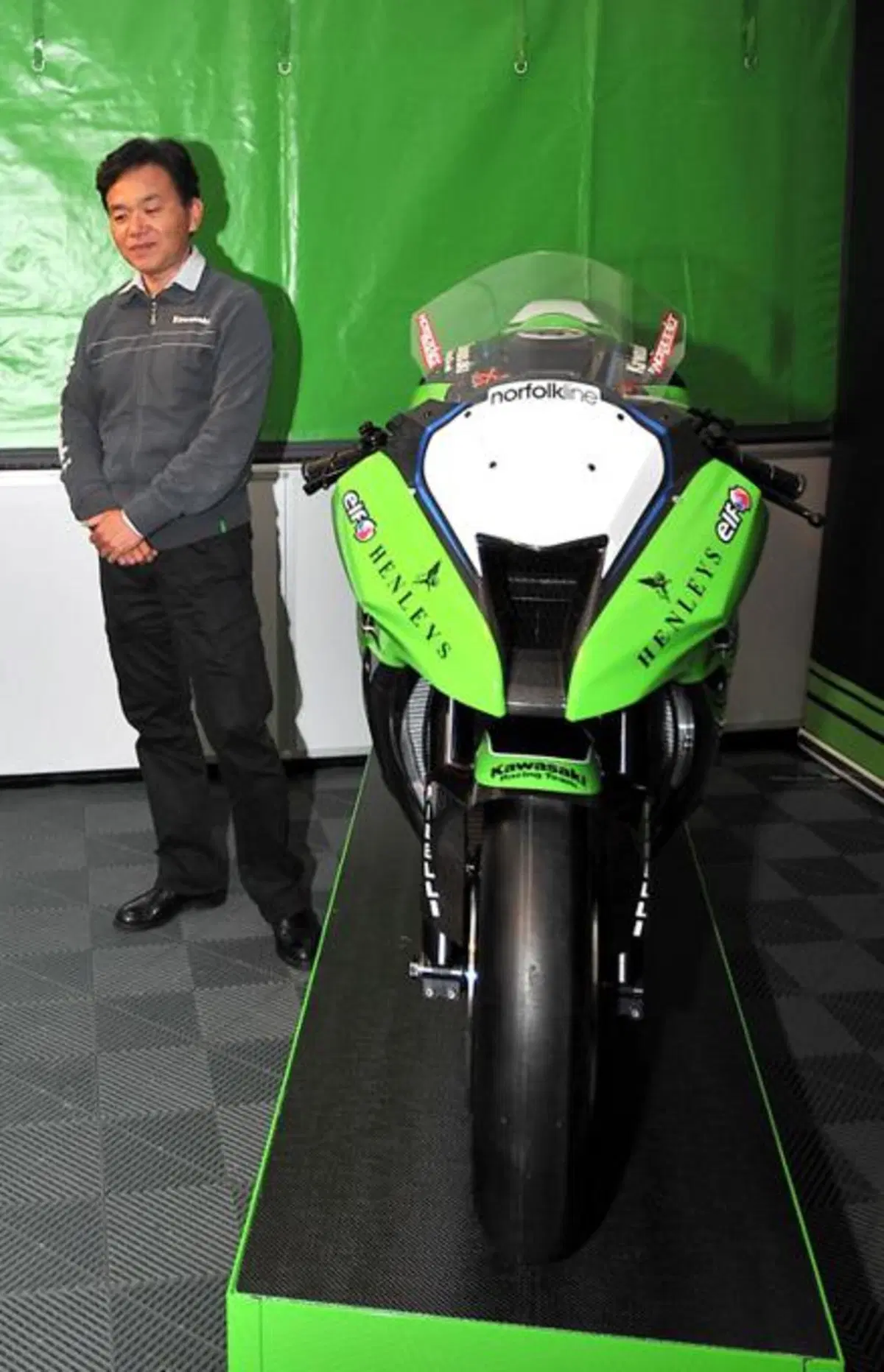 Presentata la nuova Kawasaki ZX-10R 2011  (7)