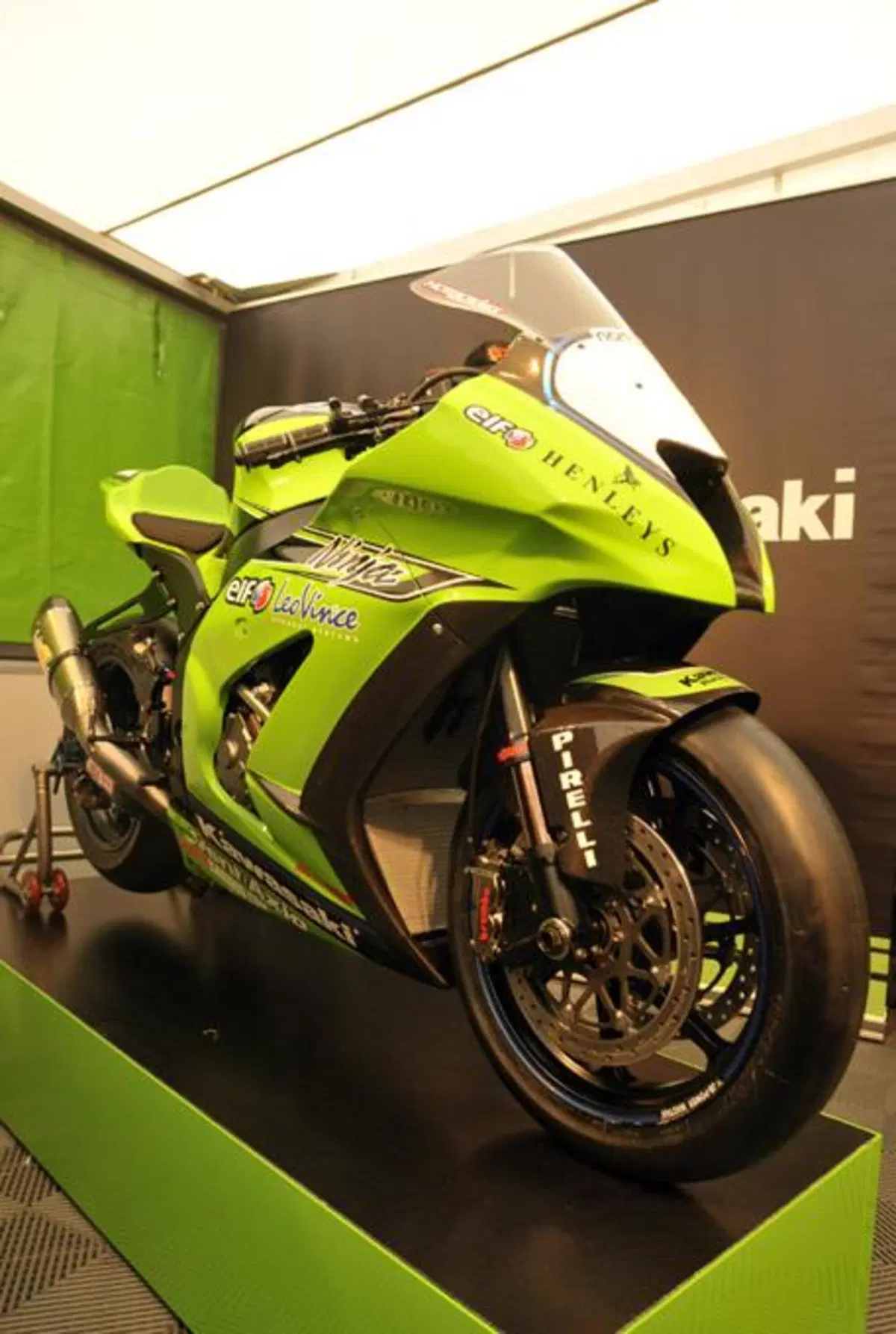Presentata la nuova Kawasaki ZX-10R 2011  (8)
