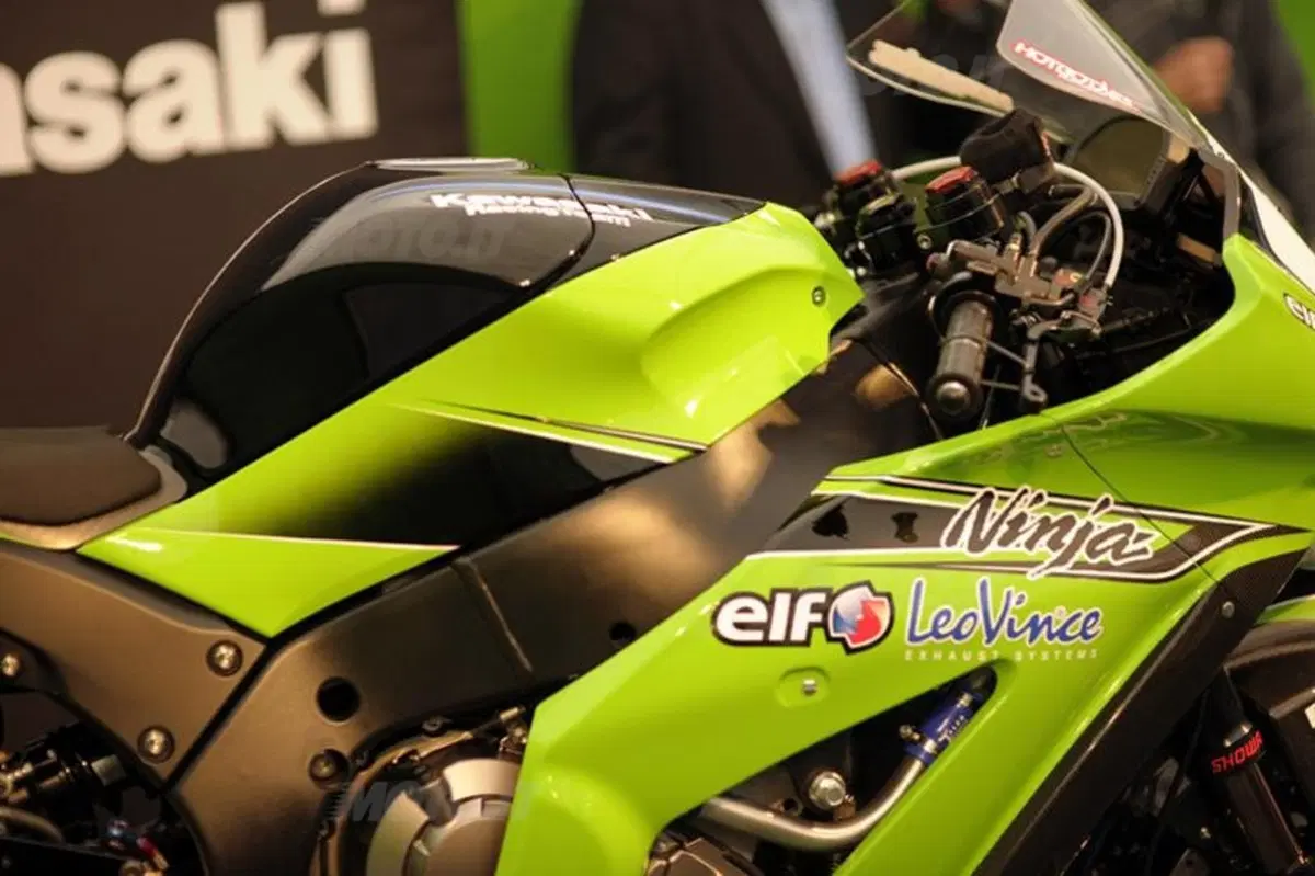 Presentata la nuova Kawasaki ZX-10R 2011  (9)