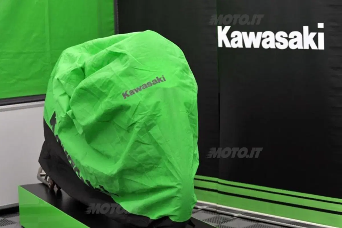 Presentata la nuova Kawasaki ZX-10R 2011  (10)