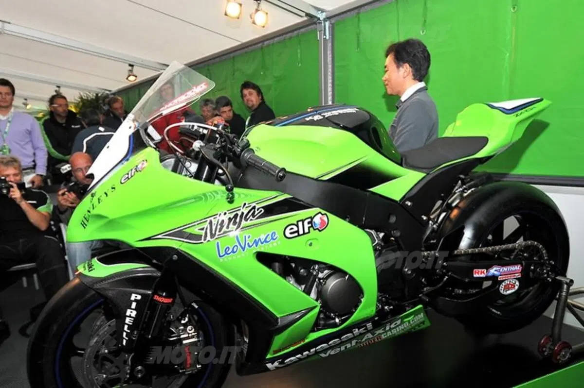 Presentata la nuova Kawasaki ZX-10R 2011  (12)