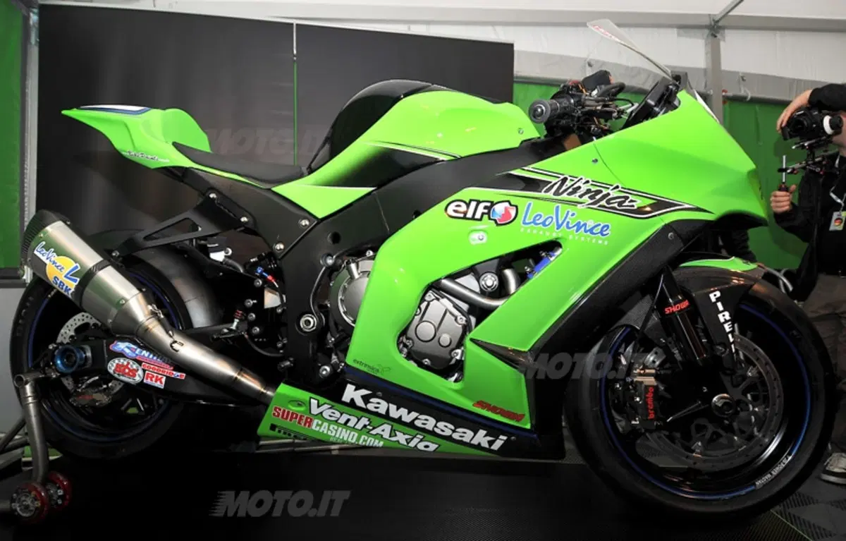 Presentata la nuova Kawasaki ZX-10R 2011  (14)