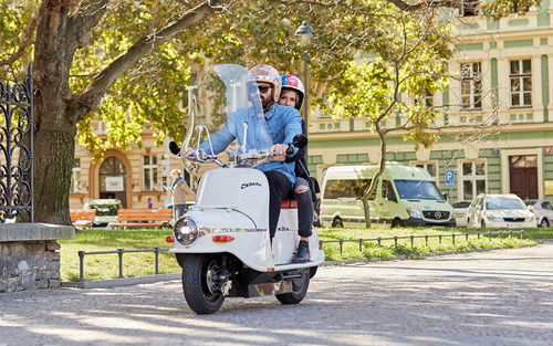 Cezeta 506. Lo scooter simbolo del comunismo rinasce elettrico (6)