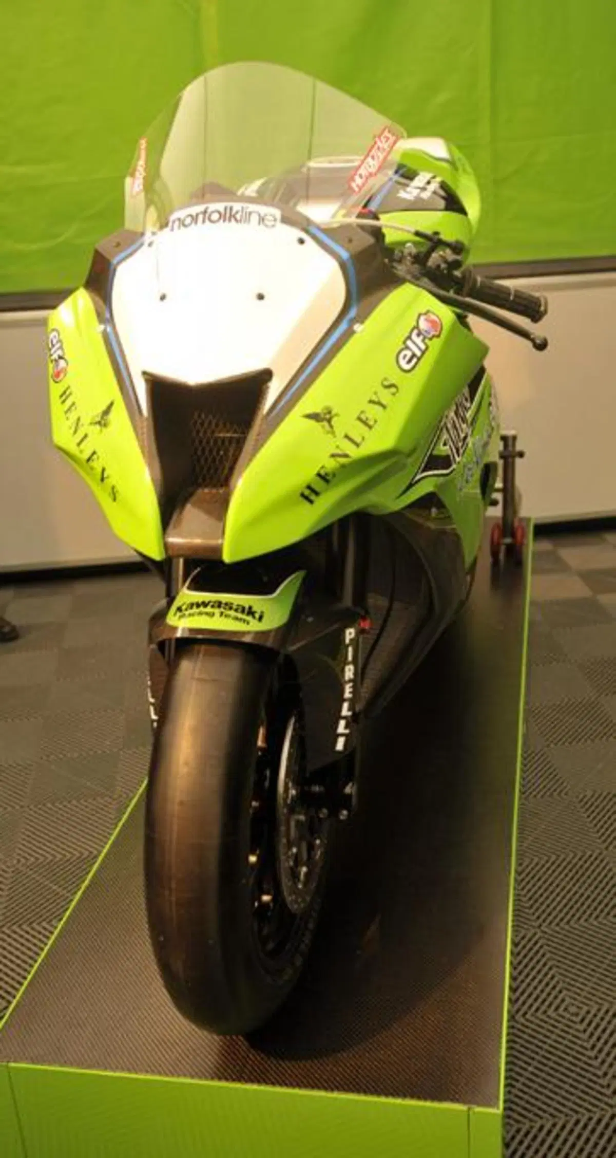 Presentata la nuova Kawasaki ZX-10R 2011  (15)