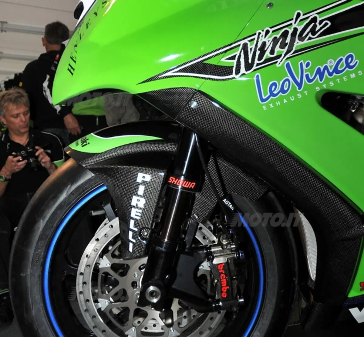 Presentata la nuova Kawasaki ZX-10R 2011  (16)