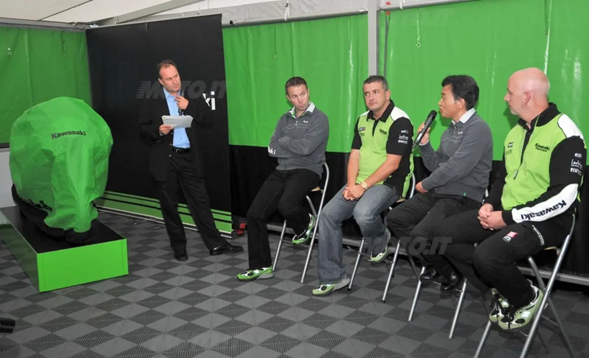 Presentata la nuova Kawasaki ZX-10R 2011  (18)