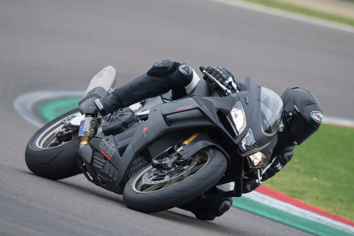 EICMA 2018: Aprilia RSV4 Factory 1100 2019: foto e dati (3)