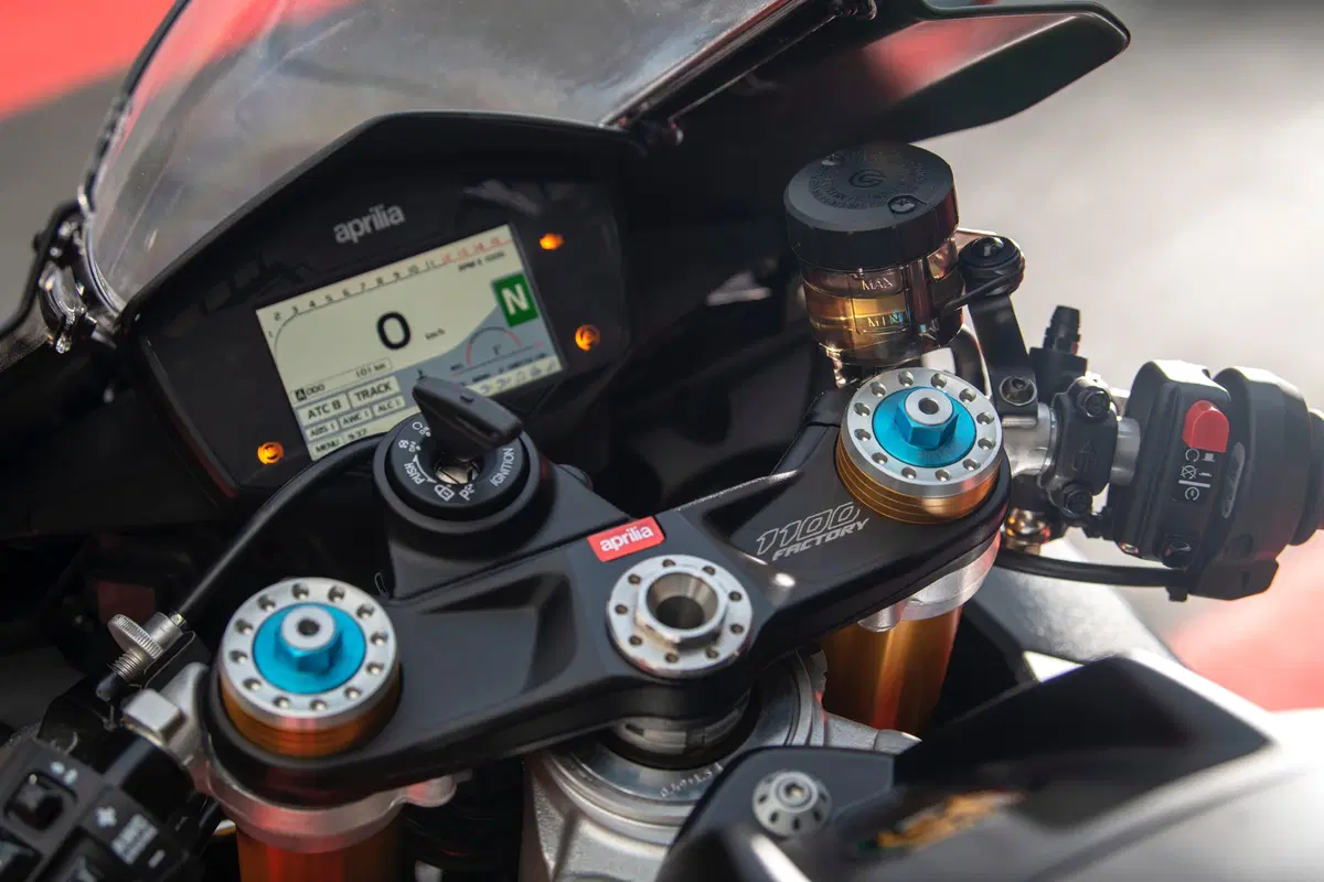 EICMA 2018: Aprilia RSV4 Factory 1100 2019: foto e dati (4)