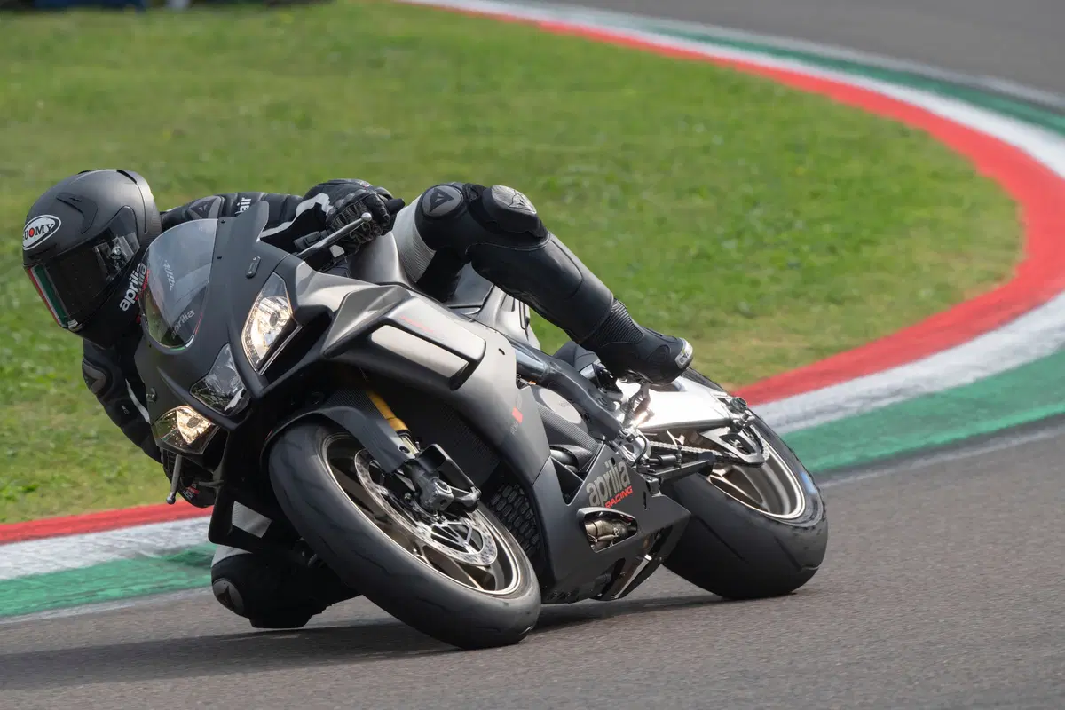 EICMA 2018: Aprilia RSV4 Factory 1100 2019: foto e dati (6)