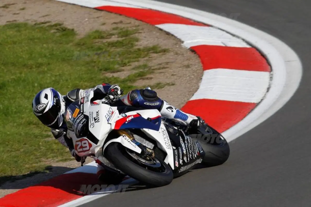 BMW conquista la FIM Cup Costruttori nella Superstock