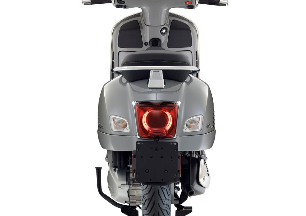 Vespa GTS 300 Hpe Super Tech (2019) (2)