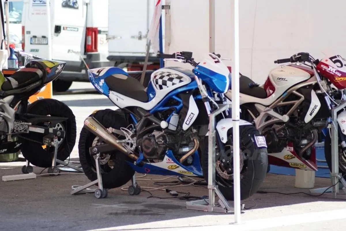 Suzuki Gladius Cup. Divertirsi spendendo poco (3)