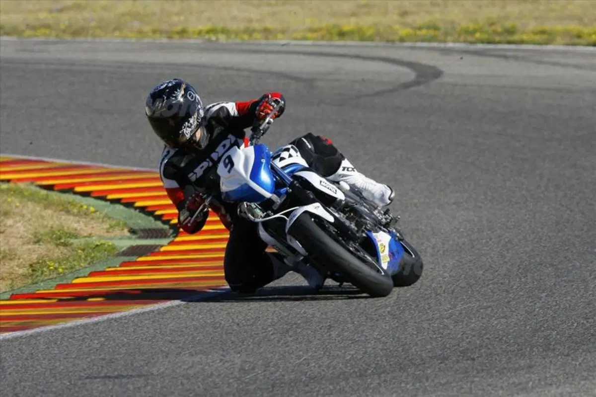 Suzuki Gladius Cup. Divertirsi spendendo poco (6)