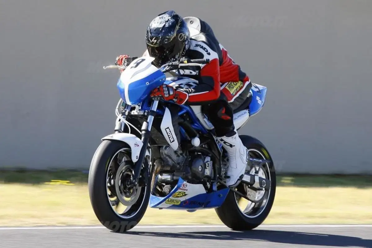 Suzuki Gladius Cup. Divertirsi spendendo poco (7)