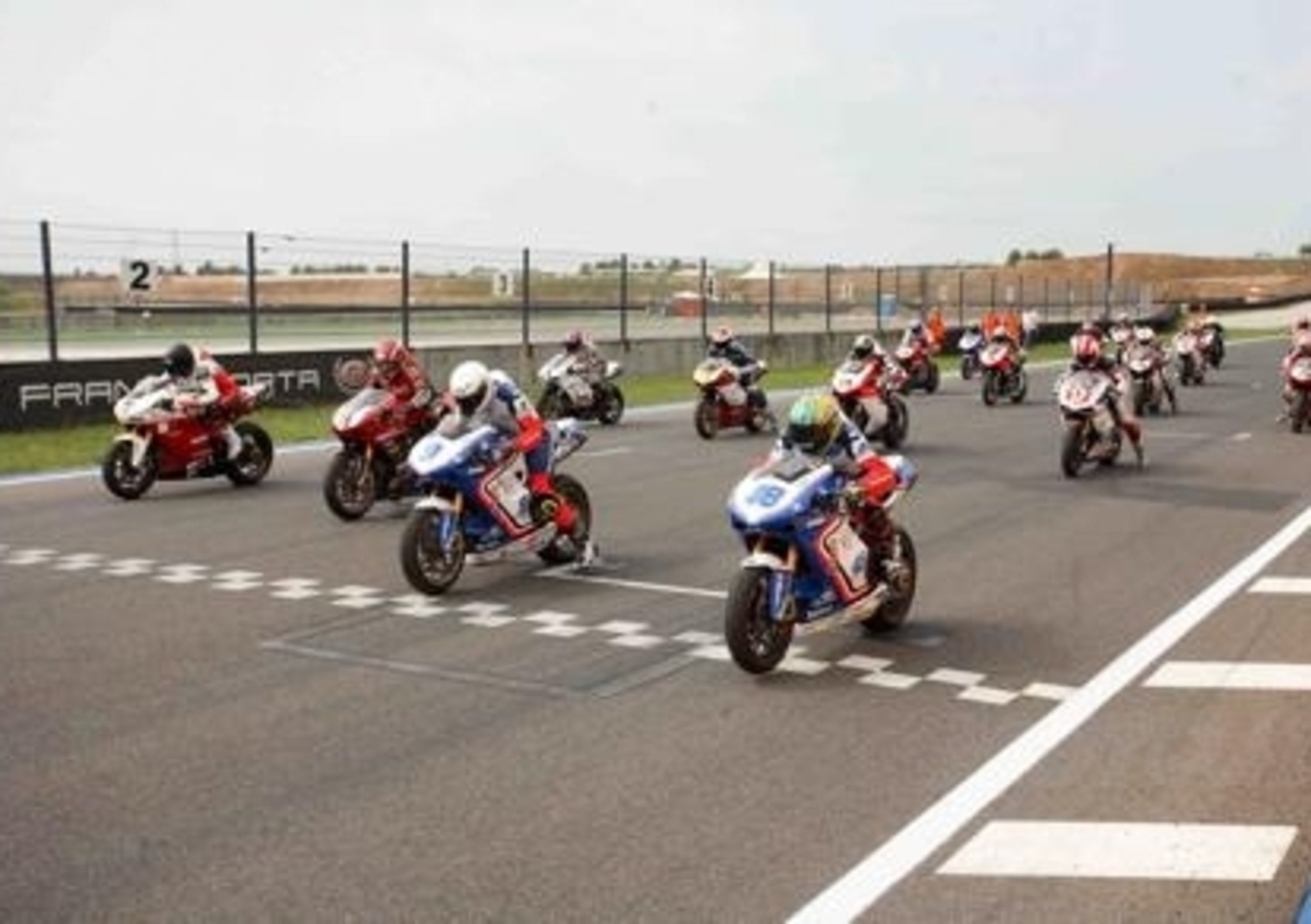 Caspon, Marchesi e Valia si laureano campioni Ducati Desmo Challenge 