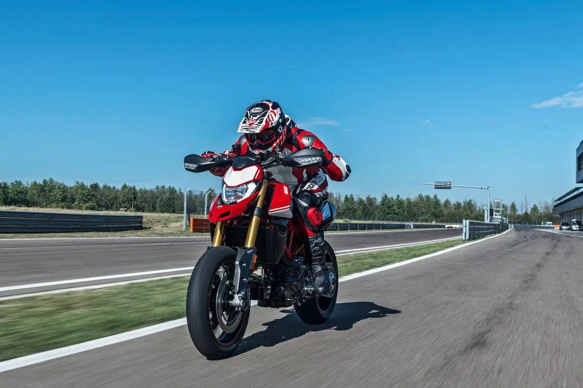 EICMA 2018: Ducati Hypemotard 950 e Hypermotard 950SP, foto e dati (3)