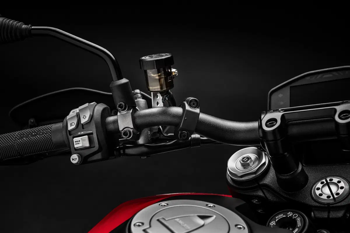 EICMA 2018: Ducati Hypemotard 950 e Hypermotard 950SP, foto e dati (26)