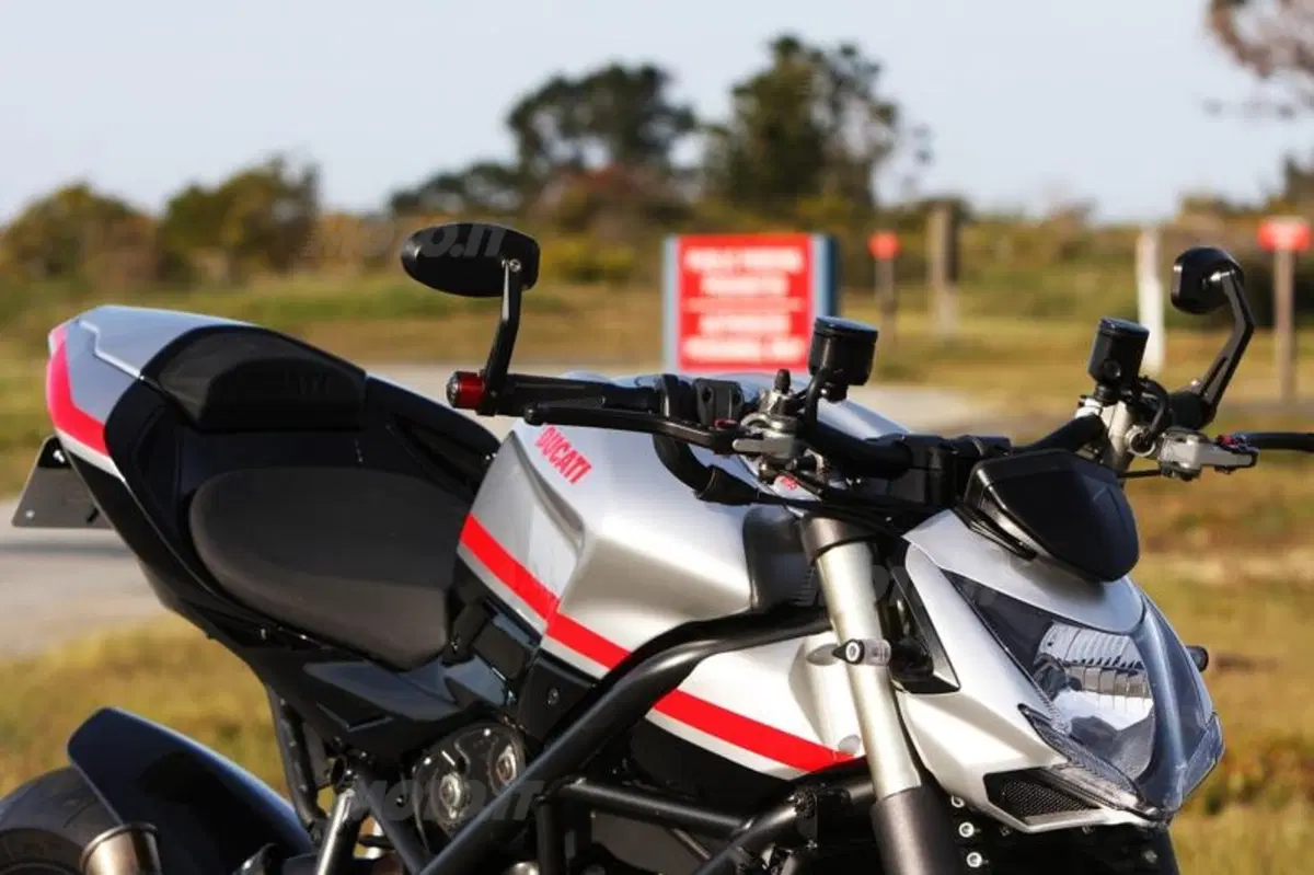 Special Ducati Streetfighter Corse (7)