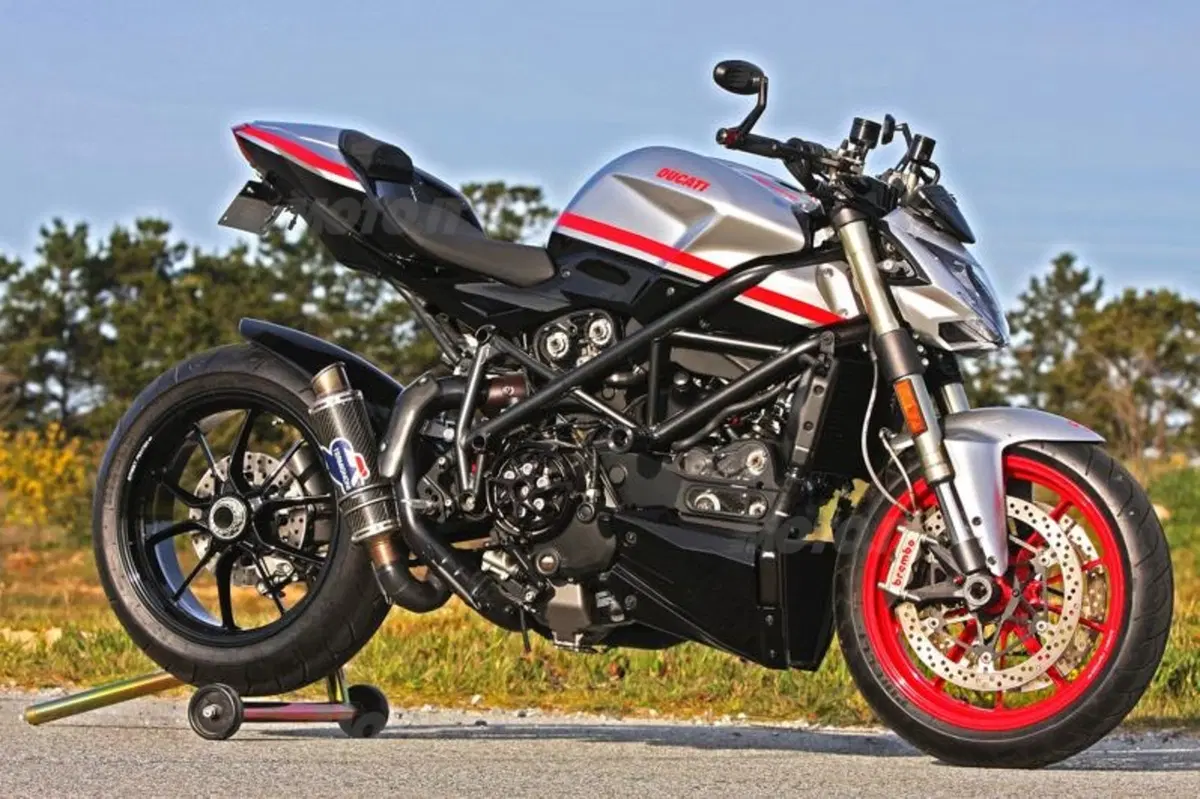 Special Ducati Streetfighter Corse (8)