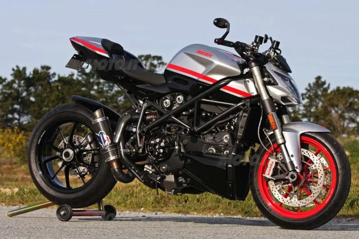 Special Ducati Streetfighter Corse (9)