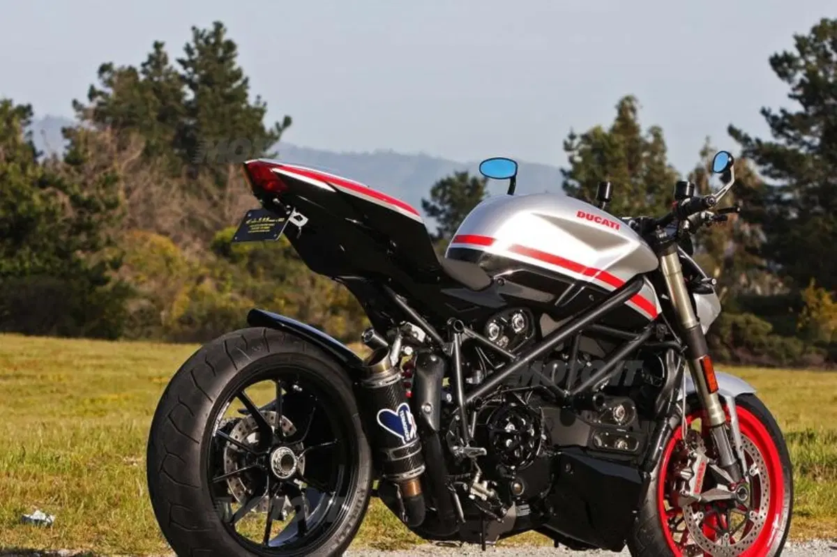 Special Ducati Streetfighter Corse (10)