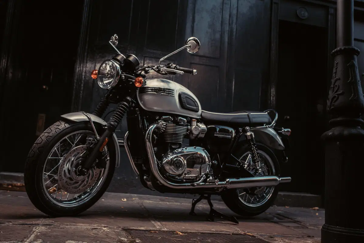 EICMA 2018: Triumph T120 Diamond e T120 Ace 2019, due edizioni speciali (3)