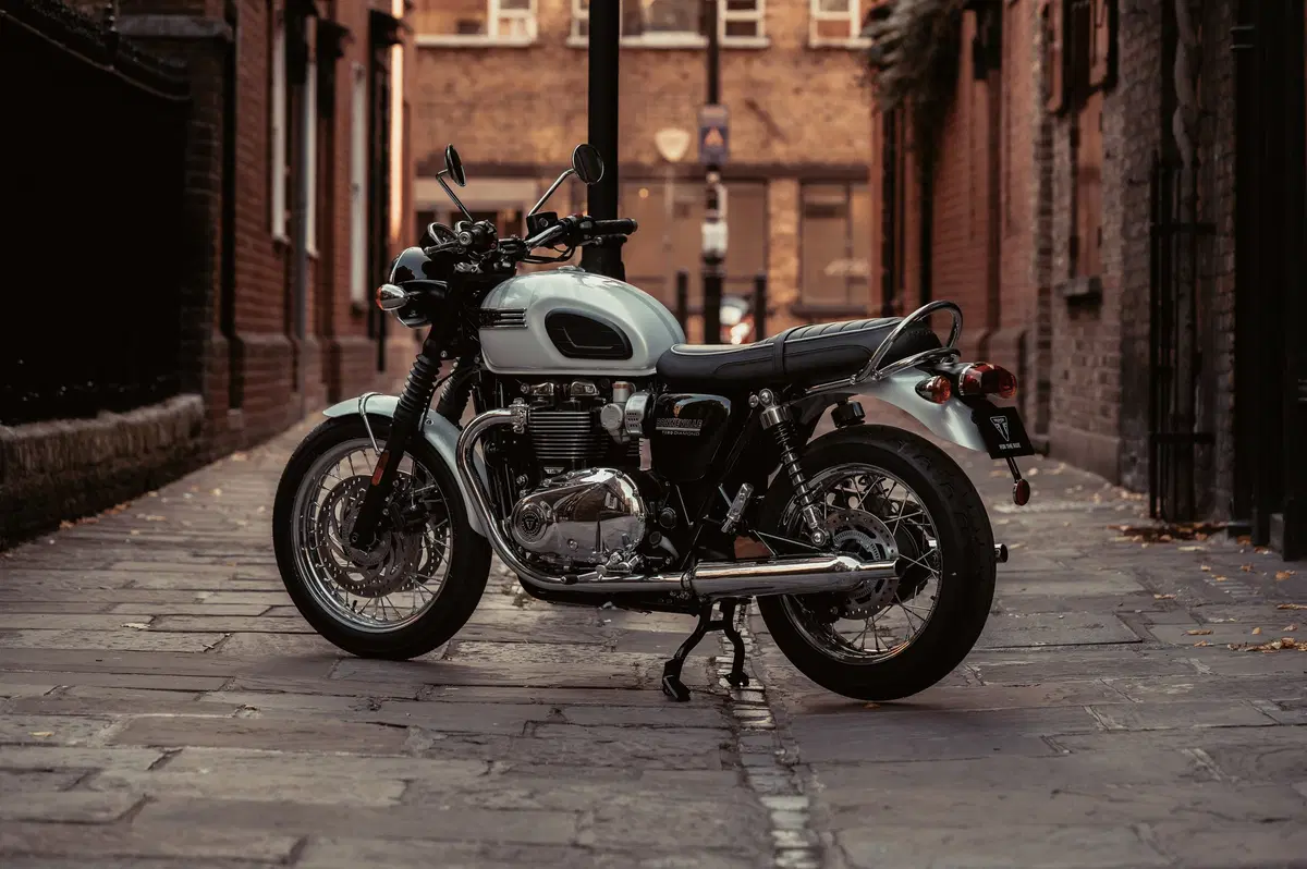 EICMA 2018: Triumph T120 Diamond e T120 Ace 2019, due edizioni speciali (2)