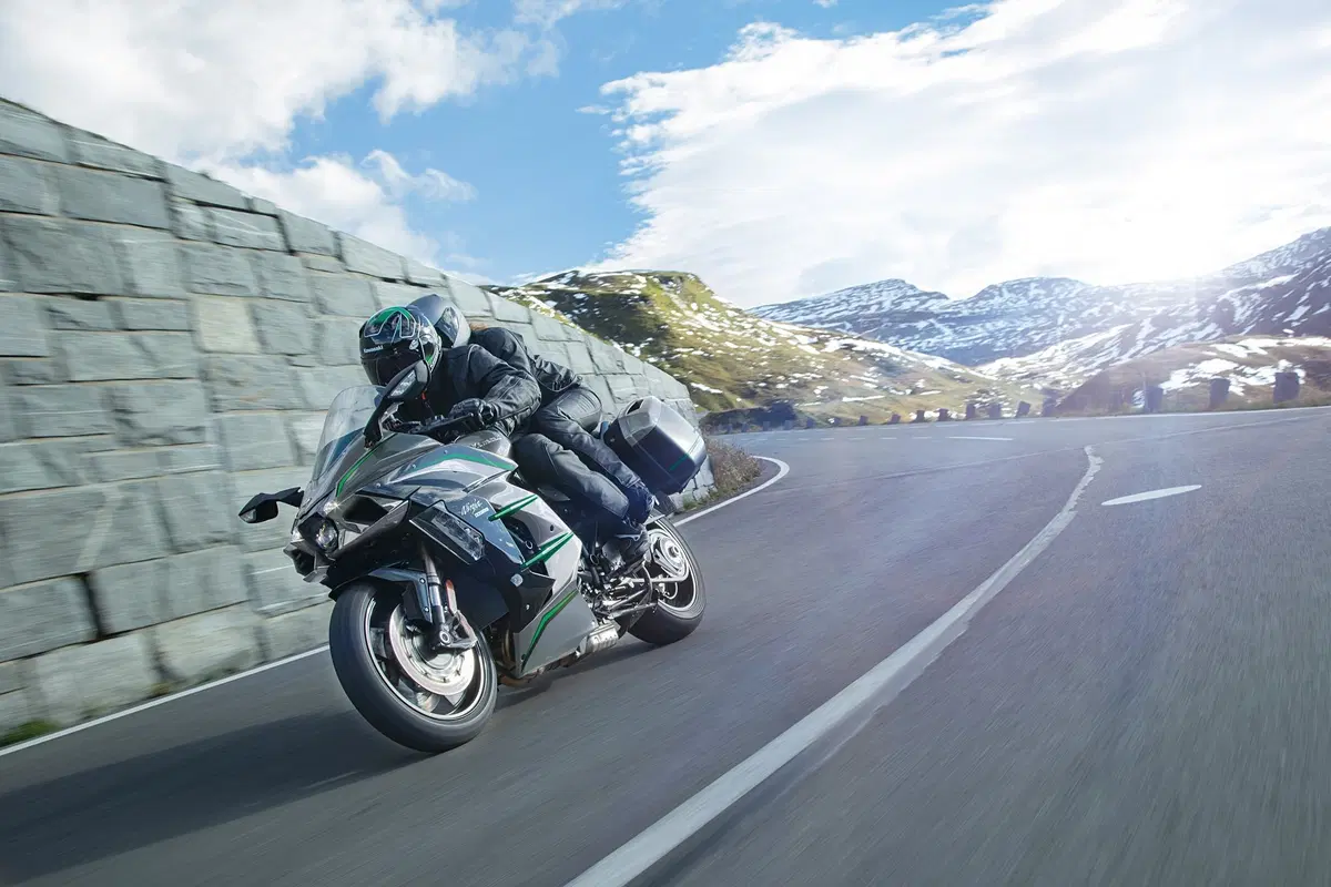EICMA 2018: Kawasaki Ninja H2 SX SE+, foto e dati