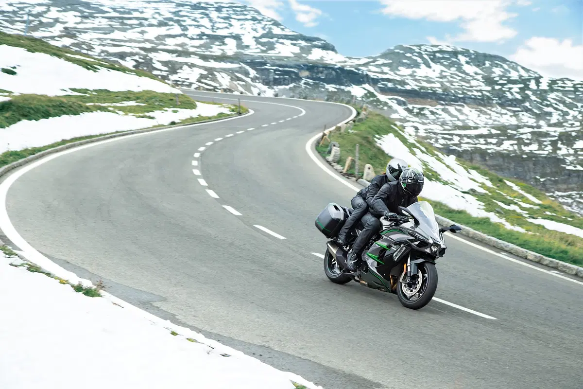 EICMA 2018: Kawasaki Ninja H2 SX SE+, foto e dati (2)