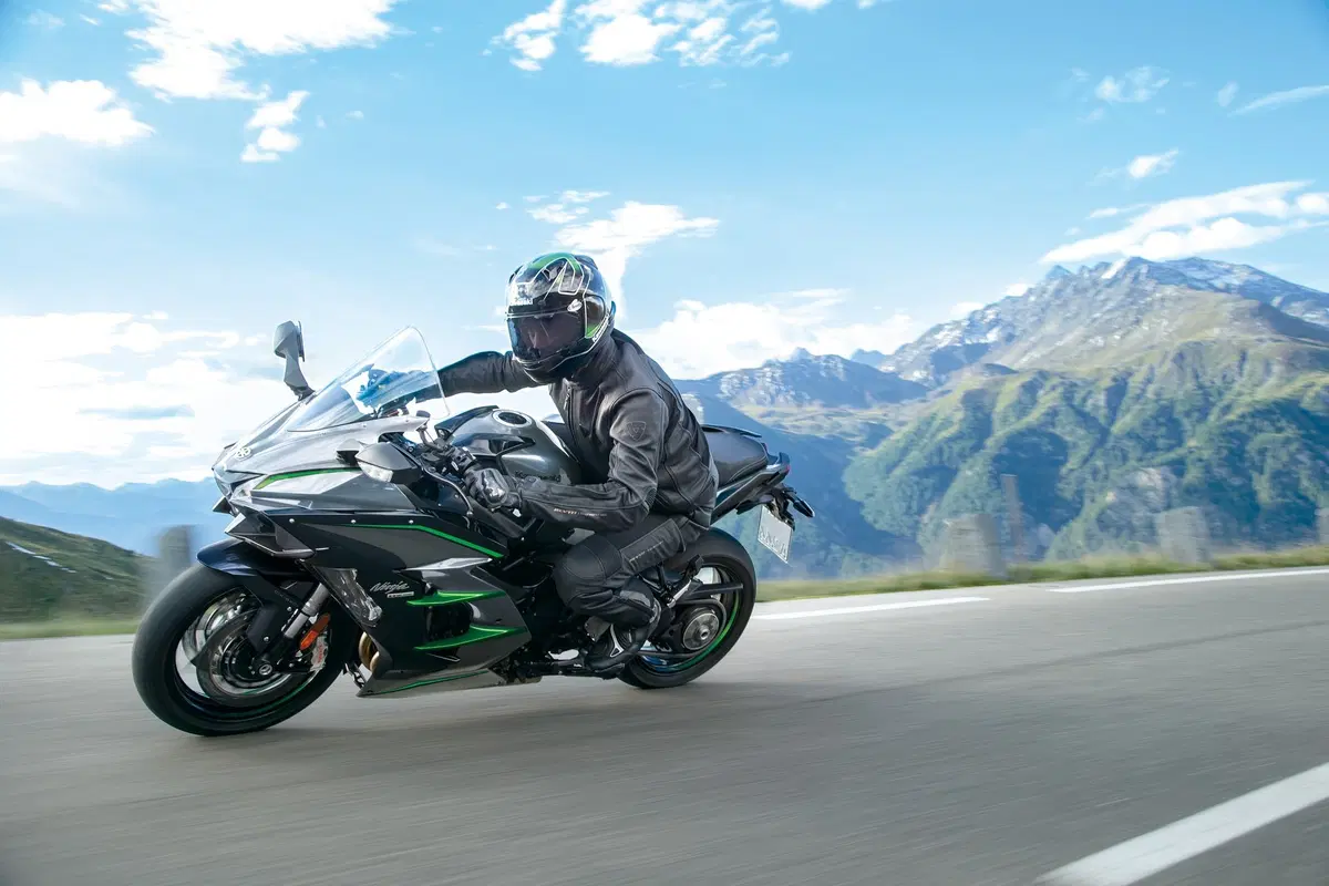 EICMA 2018: Kawasaki Ninja H2 SX SE+, foto e dati (9)