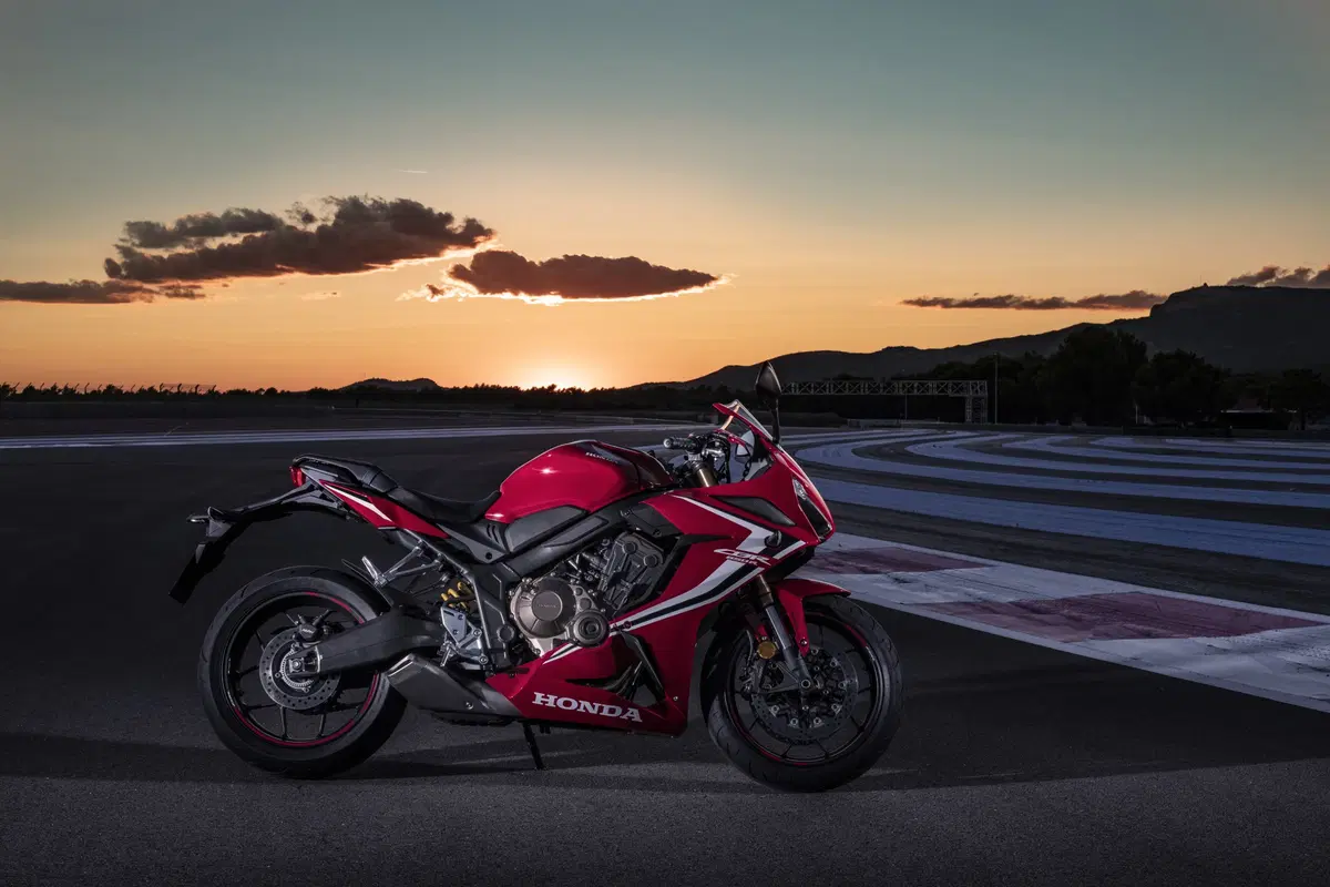EICMA 2018: Honda CBR650R Foto e dati (6)