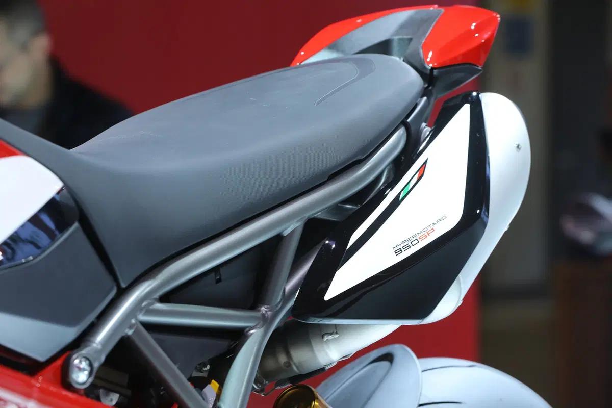 Ducati Hypemotard 950 SP (9)