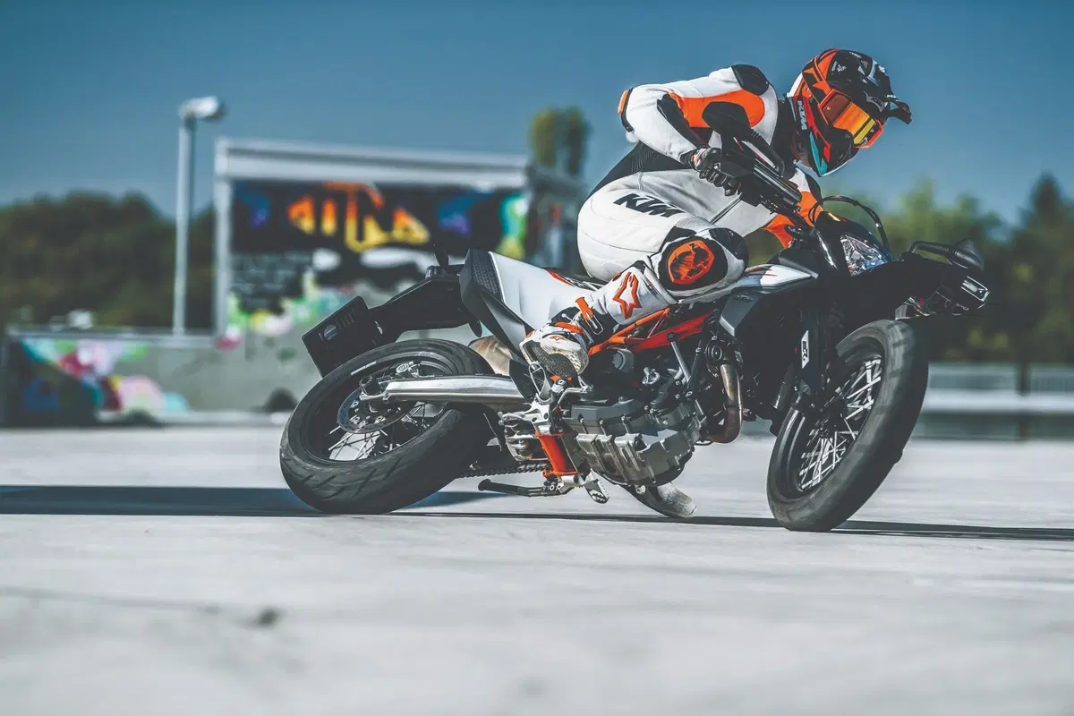 EICMA 2018: KTM 690 Enduro R e SMC R, foto e dati