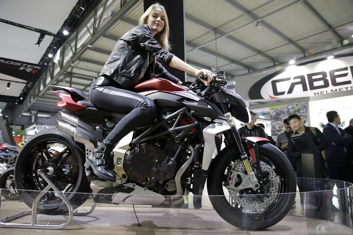 EICMA 2018: MV Agusta Brutale 1000 Serie oro, foto, video e dati