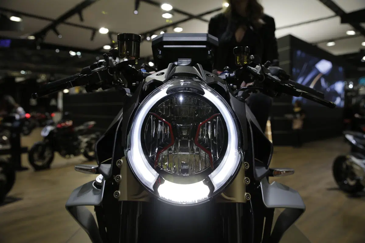 EICMA 2018: MV Agusta Brutale 1000 Serie oro, foto, video e dati (12)
