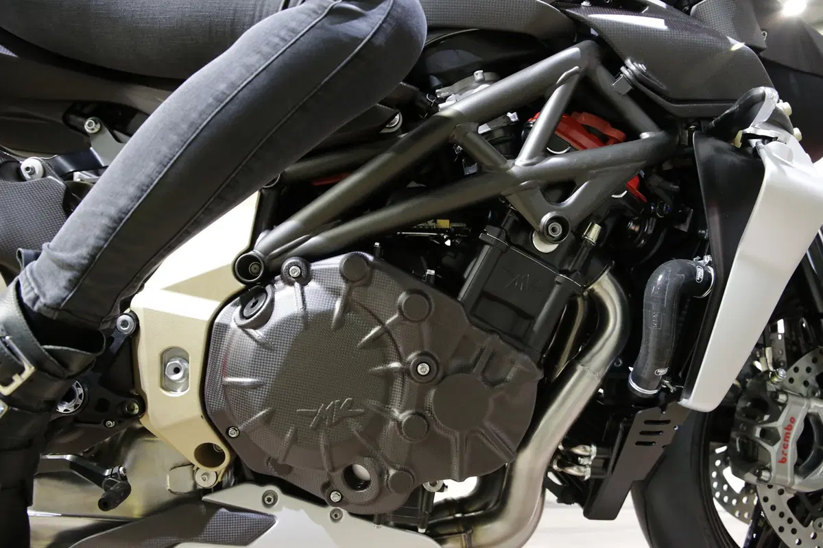 EICMA 2018: MV Agusta Brutale 1000 Serie oro, foto, video e dati (13)